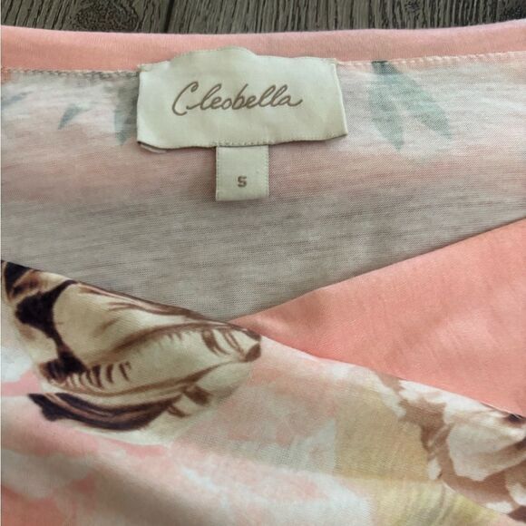 Cleobella woman’s Chic Floral Pink Top - Picture 4 of 7